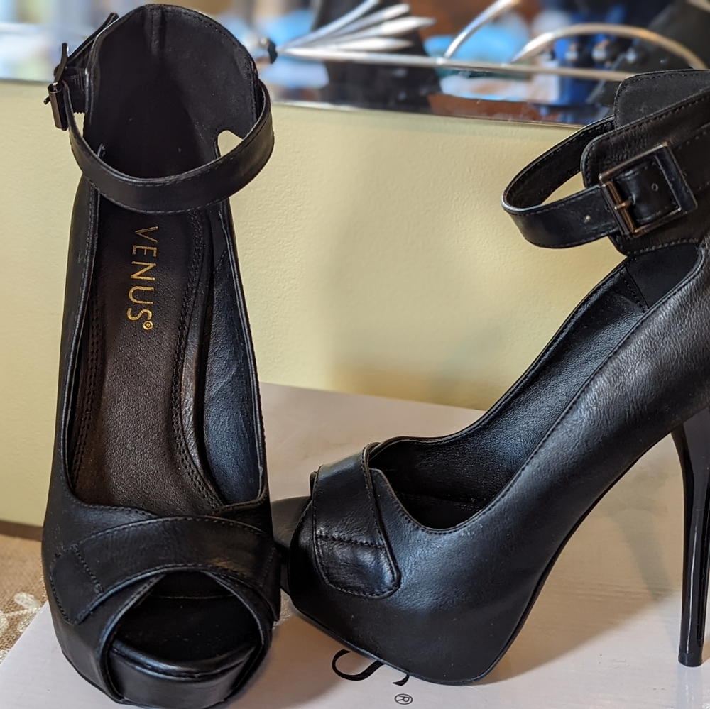 Black Leather platform heels. NWT, by Venus Swimwear, size 6